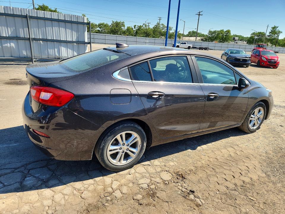 55338636 :رقم المزاد ، 1G1BE5SM2H7152977 vin ، 2017 Chevrolet Cruze مزاد بيع