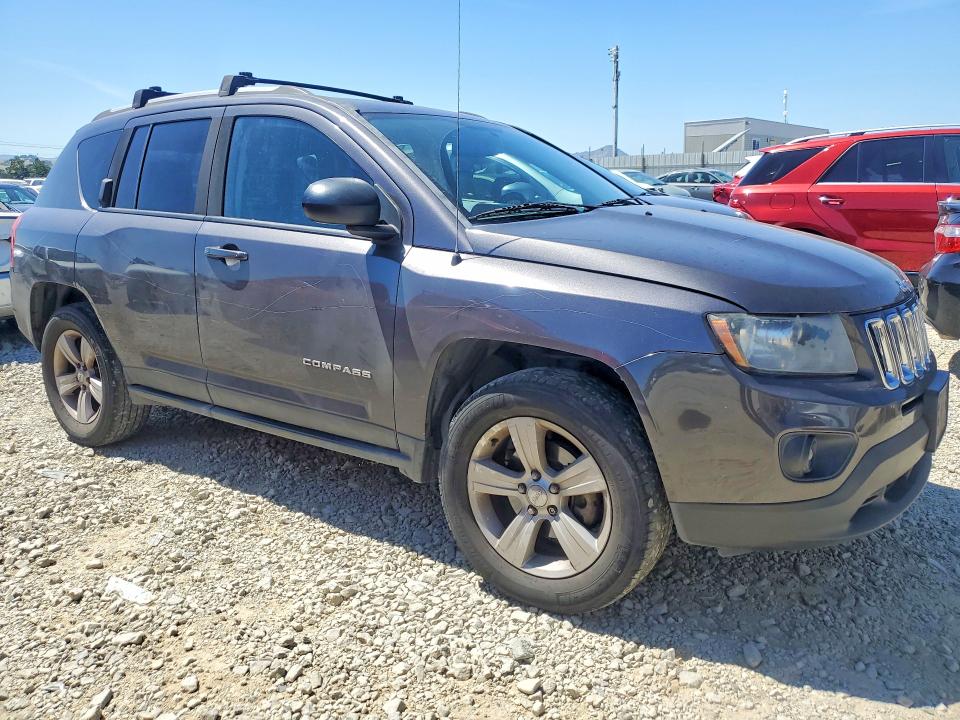 52951906 :رقم المزاد ، 1C4NJDBB6GD722729 vin ، 2016 Jeep Compass مزاد بيع