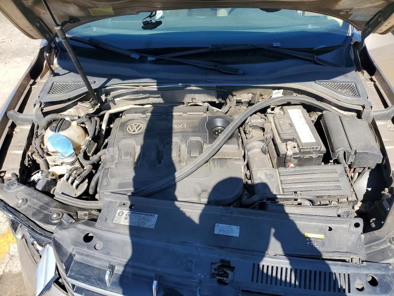 53752756 :رقم المزاد ، 1VWBV7A33FC038743 vin ، 2015 Volkswagen Passat مزاد بيع