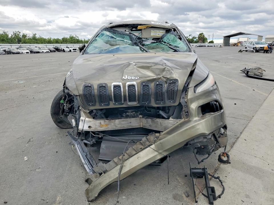 52950536 :رقم المزاد ، 1C4PJMCB7FW663944 vin ، 2015 Jeep Cherokee مزاد بيع