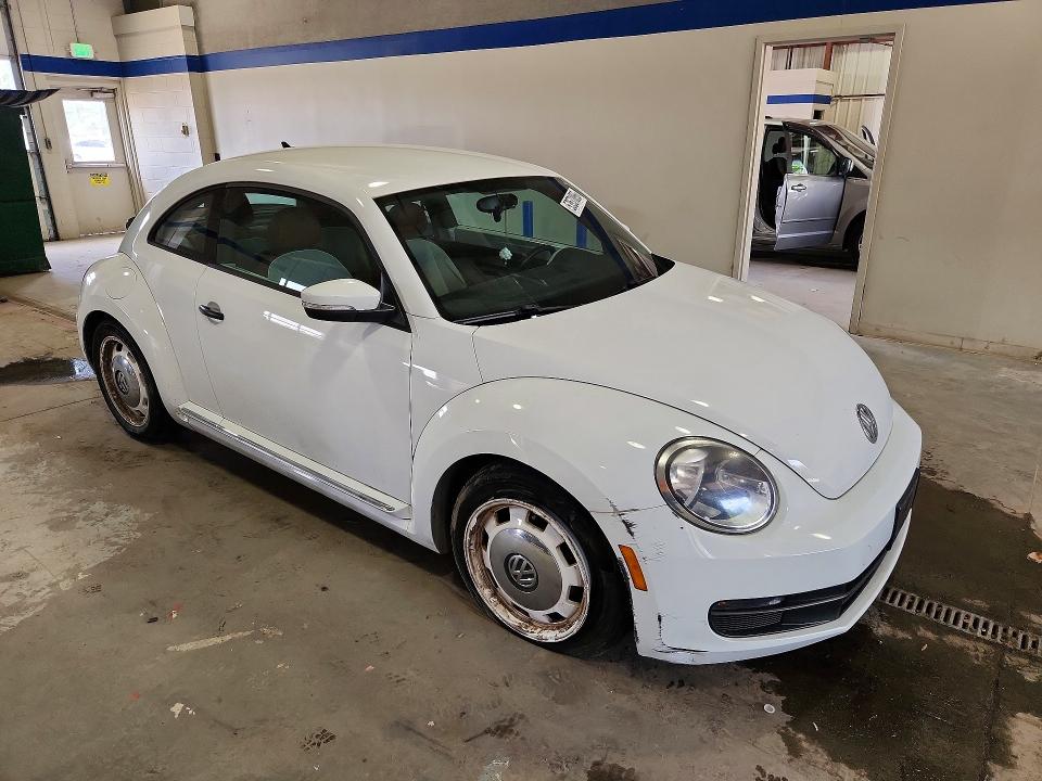 53531056 :رقم المزاد ، 3VWF17ATXGM637104 vin ، 2016 Volkswagen Beetle مزاد بيع