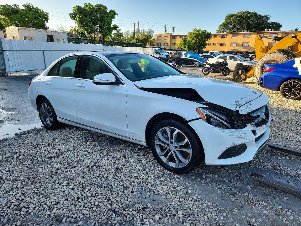53027576 :رقم المزاد ، 55SWF4KB4FU065019 vin ، 2015 Mercedes-benz C مزاد بيع