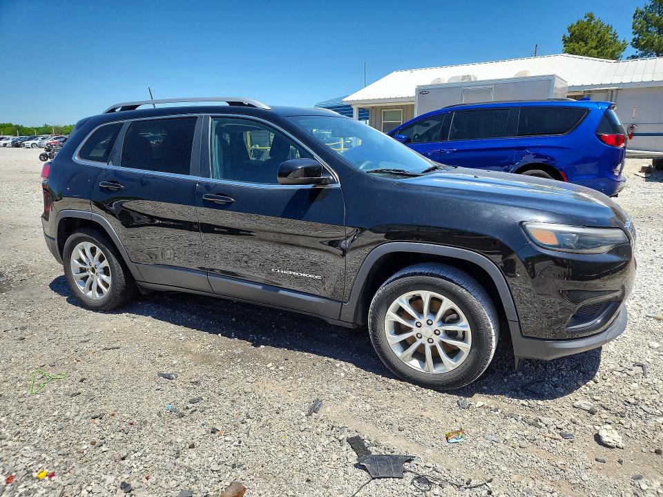 53027766 :رقم المزاد ، 1C4PJLCB5KD376554 vin ، 2019 Jeep Cherokee مزاد بيع
