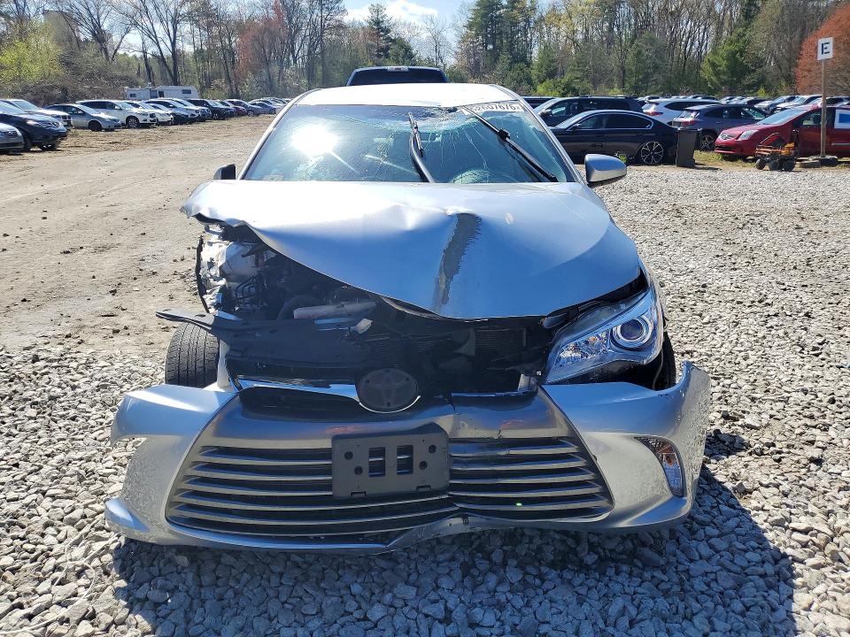 52607676 :رقم المزاد ، 4T1BF1FK5HU682363 vin ، 2017 Toyota Camry مزاد بيع