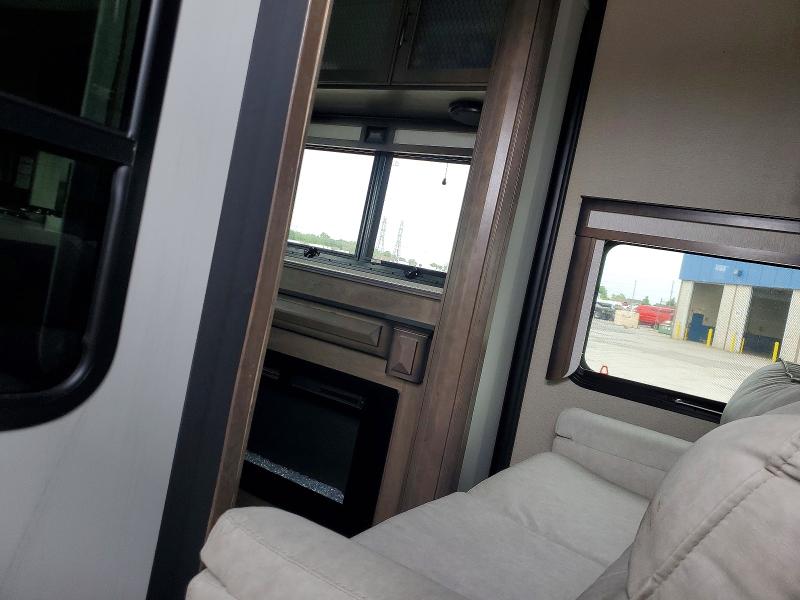 54218436 :رقم المزاد ، 573FS3924NAA12613 vin ، 2022 Grand Design Solitude مزاد بيع