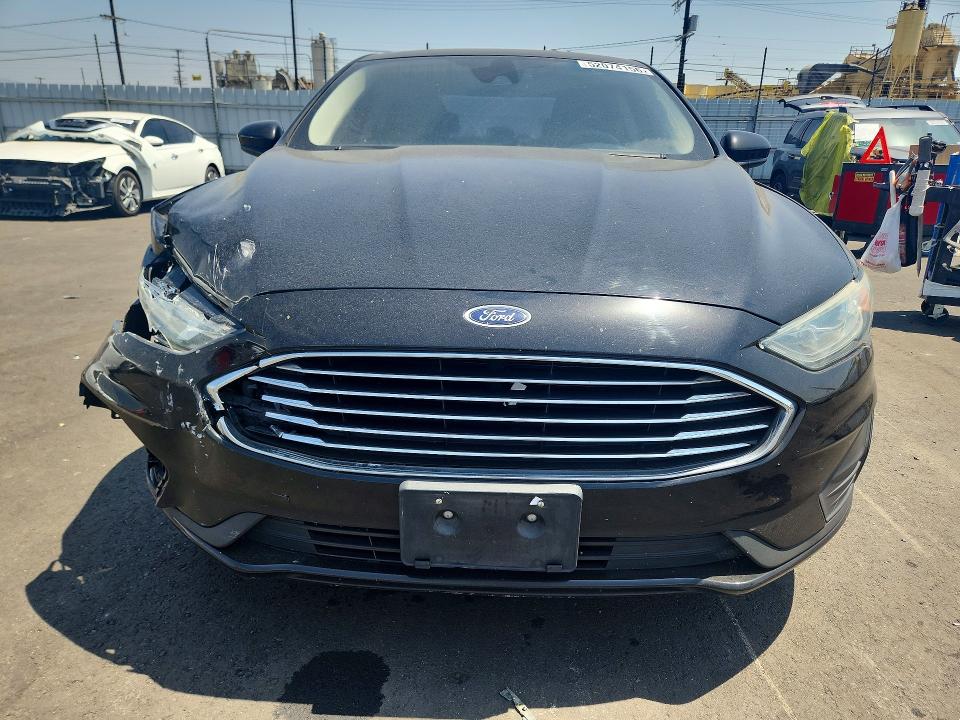 52074156 :رقم المزاد ، 3FA6P0LU3KR114975 vin ، 2019 Ford Fusion مزاد بيع