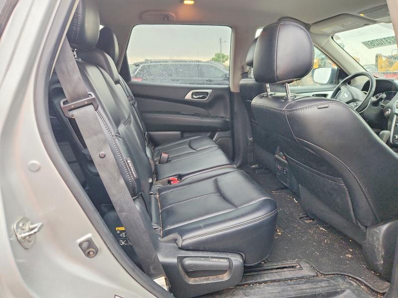 53231026 :رقم المزاد ، 5N1DR2MN5KC627976 vin ، 2019 Nissan Pathfinder مزاد بيع