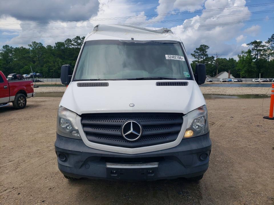 52482106 :رقم المزاد ، WD3PE8DC8F5981560 vin ، 2015 Mercedes Benz Sprinter مزاد بيع