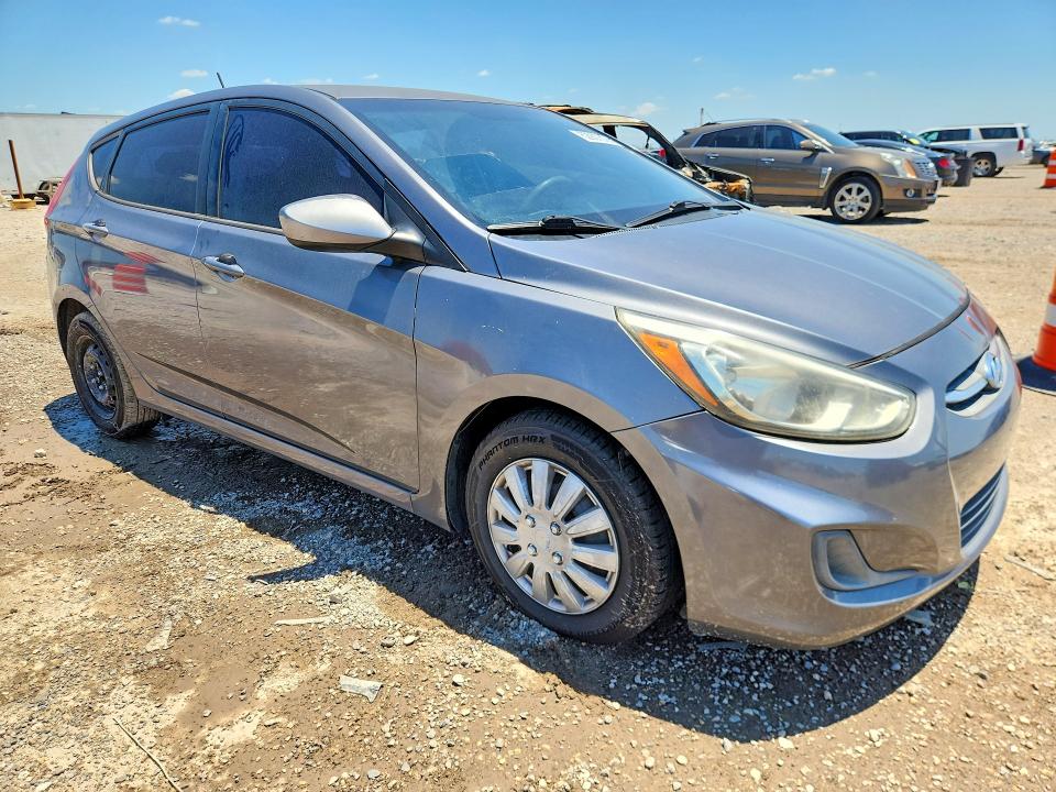 52907576 :رقم المزاد ، KMHCT5AE4FU228303 vin ، 2015 Hyundai Accent مزاد بيع