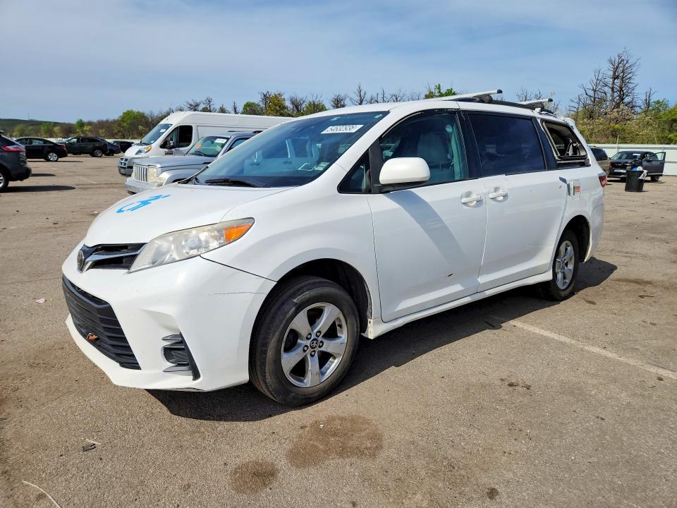 Auction sale of the 2018 Toyota Sieanna, vin: 5TDKZ3DC7JS905421, lot number: 54632936