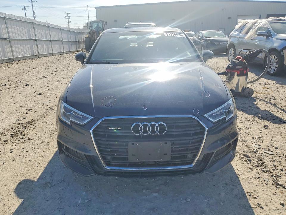 Продажа на аукционе авто 2018 Audi A3, vin: WAUJ8GFF4J1057988, номер лота: 51770696