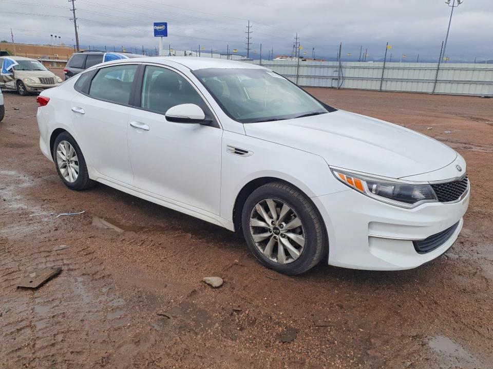 2017 Kia Optima მანქანა იყიდება აუქციონზე, vin: 5XXGT4L32HG133873, აუქციონის ნომერი: 54174186