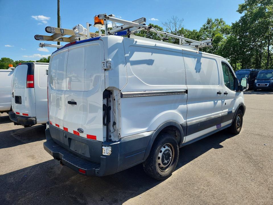 52911766 :رقم المزاد ، 1FTYR1YM2HKB22817 vin ، 2017 Ford Transit مزاد بيع