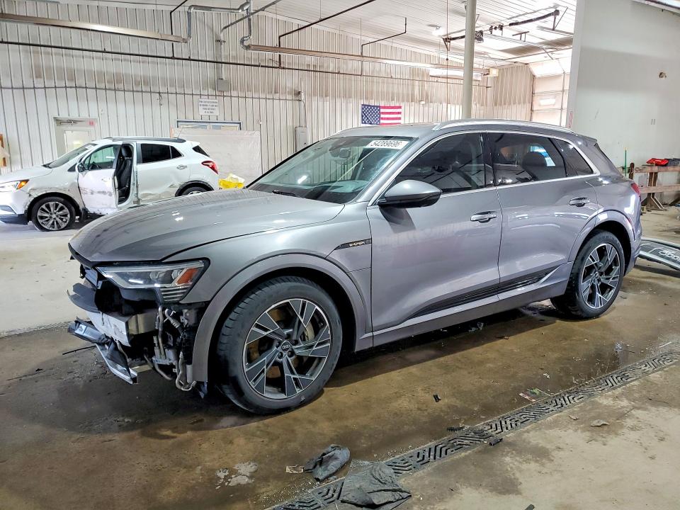 54289696 :رقم المزاد ، WA1VAAGE3MB018135 vin ، 2021 Audi E-tron مزاد بيع