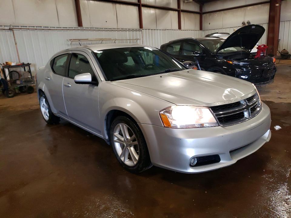 52542996 :رقم المزاد ، 1B3BD1FG5BN586435 vin ، 2011 Dodge Avenger مزاد بيع