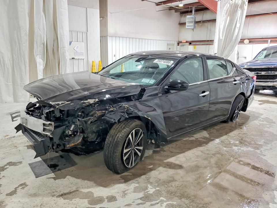 55074086 :رقم المزاد ، 1N4BL4DW3NN388847 vin ، 2022 Nissan Altima مزاد بيع