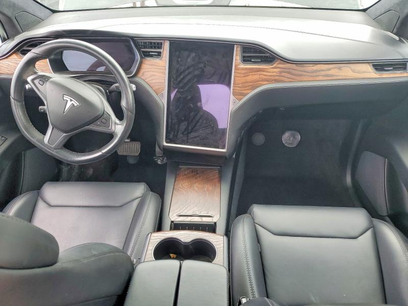 55186246 :رقم المزاد ، 5YJXCDE27JF138418 vin ، 2018 Tesla Model X مزاد بيع