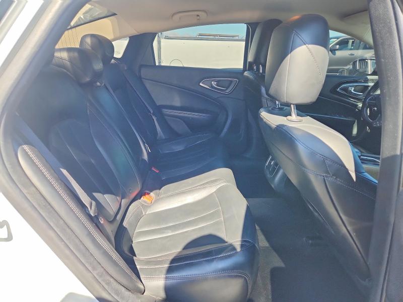 54245576 :رقم المزاد ، 1C3CCCCB5FN525106 vin ، 2015 Chrysler 200 مزاد بيع
