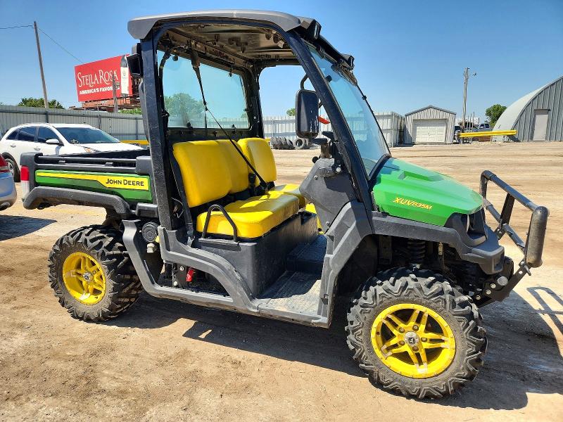 53280786 :رقم المزاد ، 1M0835MAJMM043877 vin ، 2021 John Deere Xuv835m مزاد بيع