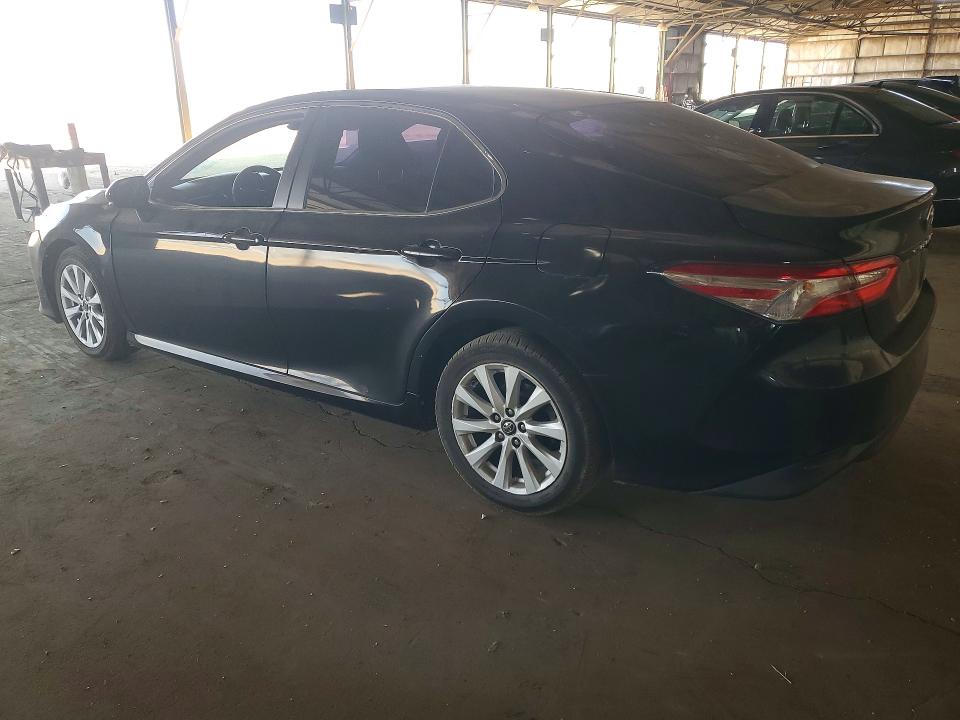 54642126 :رقم المزاد ، 4T1B11HK2JU645224 vin ، 2018 Toyota Camry مزاد بيع