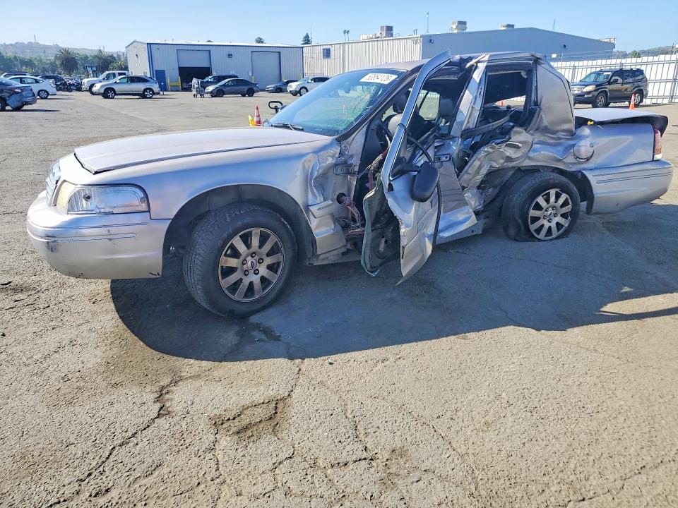 2006 Ford Crown Victoria მანქანა იყიდება აუქციონზე, vin: 2FAFP74W56X166883, აუქციონის ნომერი: 53854126