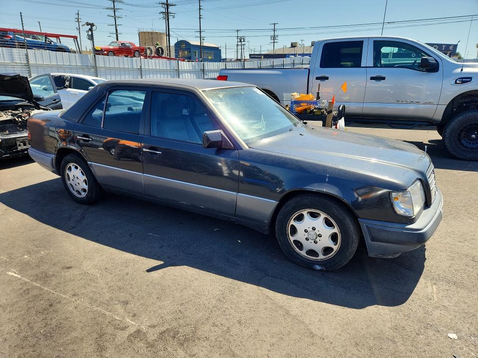 1995 Mercedes-benz E მანქანა იყიდება აუქციონზე, vin: WDBEA32E3SC161357, აუქციონის ნომერი: 51912846