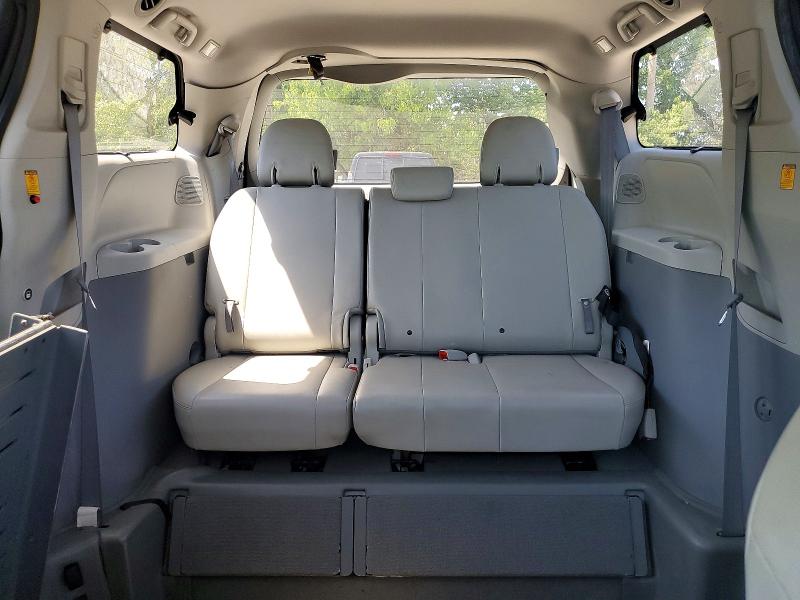 51244106 :رقم المزاد ، 5TDYK3DCXBS104773 vin ، 2011 Toyota Sienna مزاد بيع