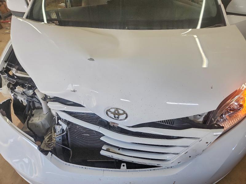 52029746 :رقم المزاد ، 5TDKK3DC1FS677248 vin ، 2015 Toyota Sienna مزاد بيع
