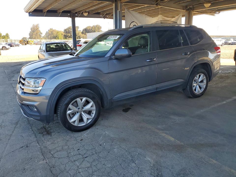 53943976 :رقم المزاد ، 1V2LR2CA2JC530424 vin ، 2018 Volkswagen Atlas مزاد بيع