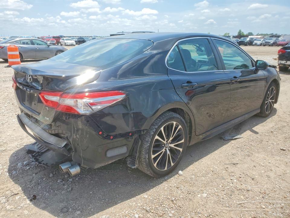 55333826 :رقم المزاد ، 4T1B11HK9JU562194 vin ، 2018 Toyota Camry مزاد بيع