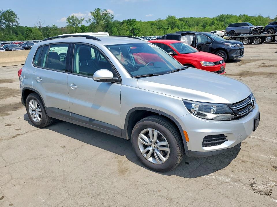53694856 :رقم المزاد ، WVGBV7AX9HK021830 vin ، 2017 Volkswagen Tiguan مزاد بيع