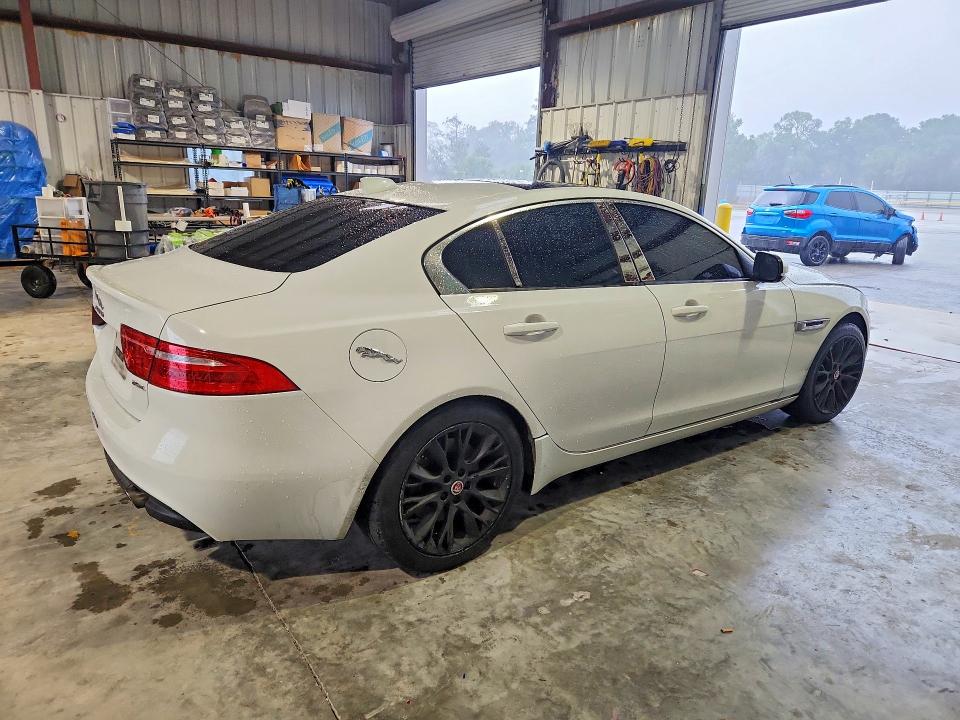 Продаж на аукціоні авто 2017 Jaguar Xe, vin: SAJAR4BG7HA978837, номер лоту: 52924966