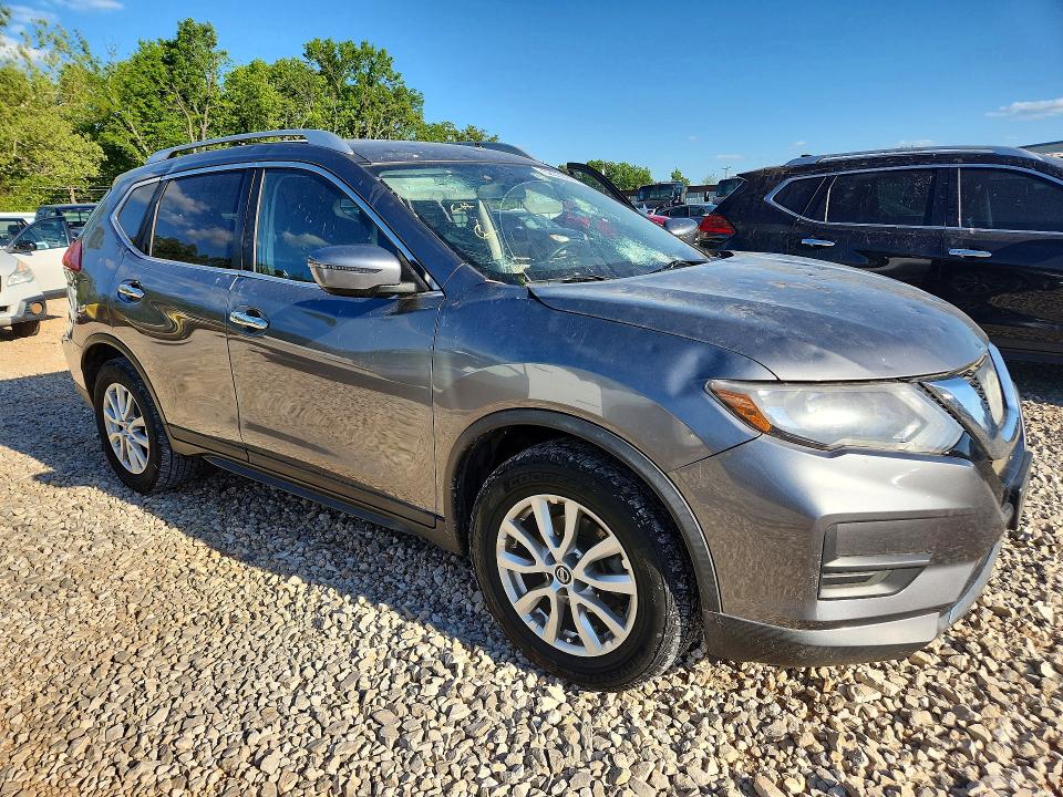 2017 Nissan Rogue მანქანა იყიდება აუქციონზე, vin: KNMAT2MT5HP588329, აუქციონის ნომერი: 52303046