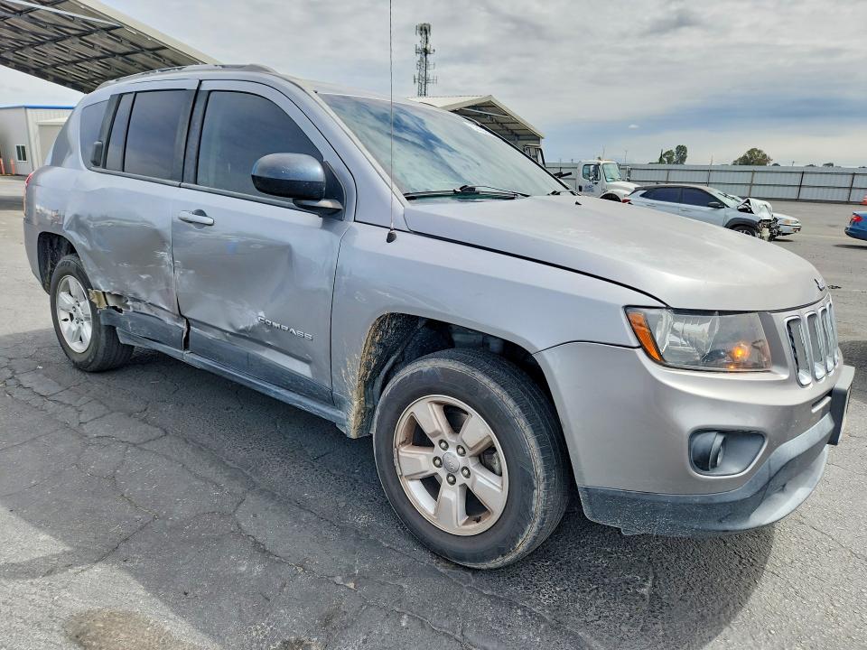 52451346 :رقم المزاد ، 1C4NJCBA2FD386321 vin ، 2015 Jeep Compass مزاد بيع
