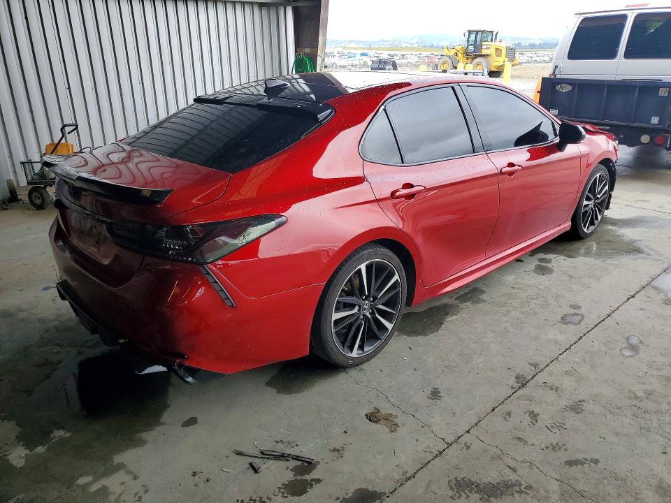 52424726 :رقم المزاد ، 4T1B61HK2KU160102 vin ، 2019 Toyota Camry مزاد بيع