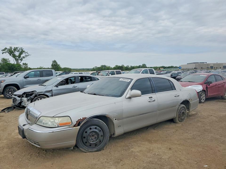 Продажа на аукционе авто 2003 Lincoln Town Car, vin: 1LNHM83WX3Y626677, номер лота: 52860696