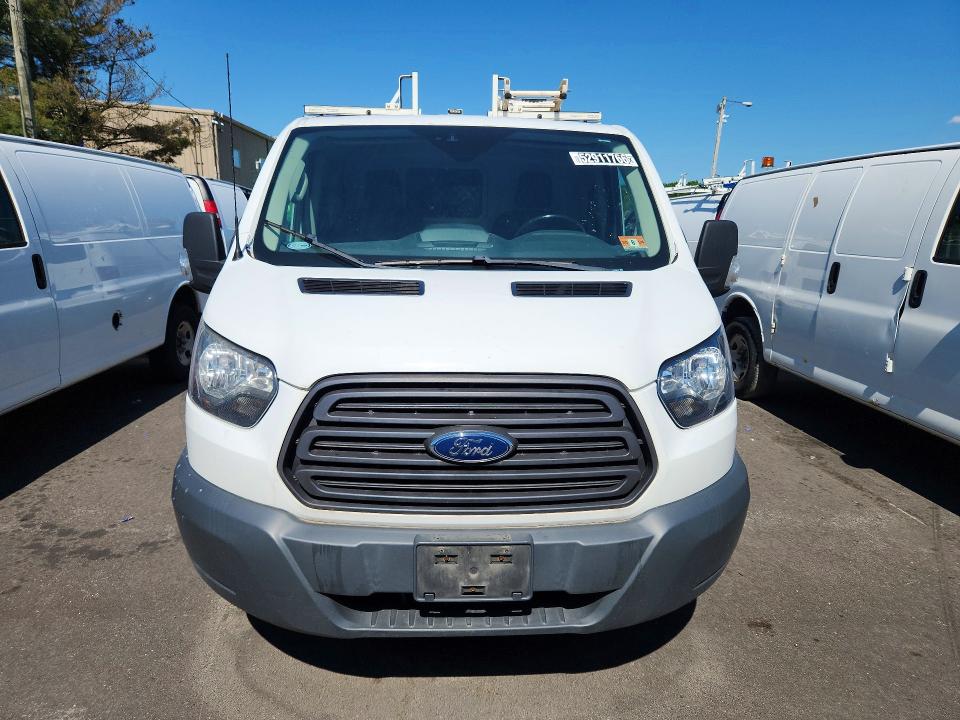 52911766 :رقم المزاد ، 1FTYR1YM2HKB22817 vin ، 2017 Ford Transit مزاد بيع