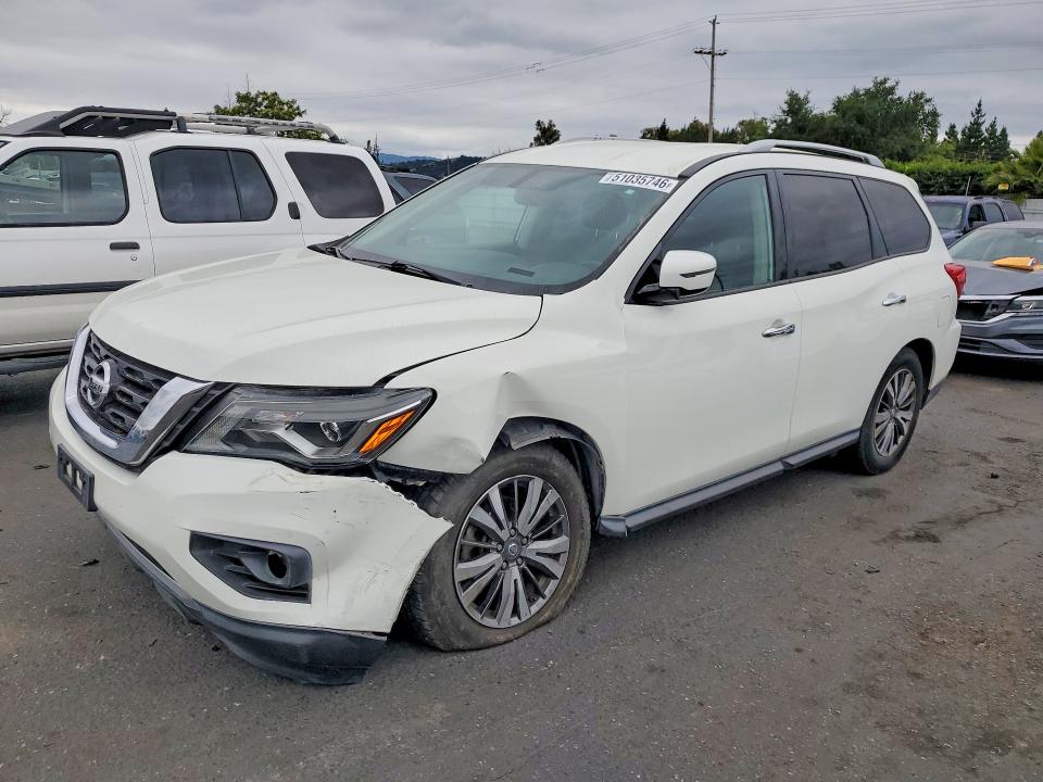 51035746 :رقم المزاد ، 5N1DR2MM8JC632725 vin ، 2018 Nissan Pathfinder مزاد بيع