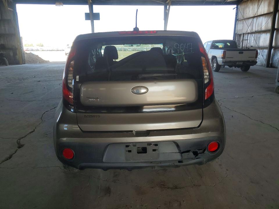 53572166 :رقم المزاد ، KNDJN2A20J7563740 vin ، 2018 Kia Soul مزاد بيع