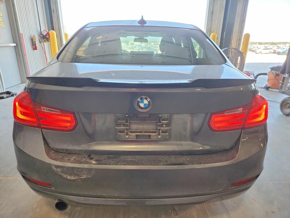 52897866 :رقم المزاد ، WBA3C3C55EK200443 vin ، 2014 Bmw 320 مزاد بيع