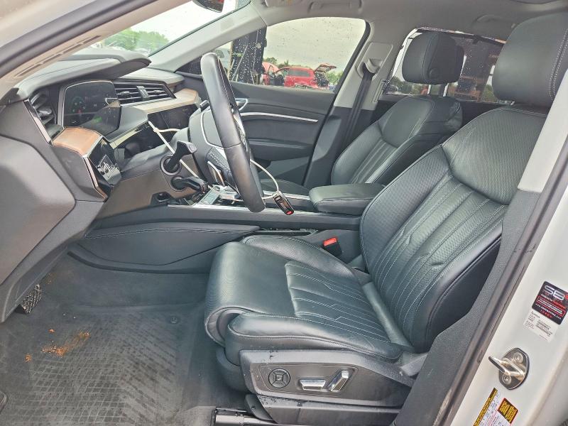 Продажа на аукционе авто 2019 Audi E-tron, vin: WA1VAAGE7KB022699, номер лота: 52859816