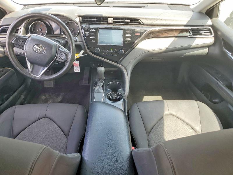 52186346 :رقم المزاد ، 4T1B11HK8KU229793 vin ، 2019 Toyota Camry مزاد بيع