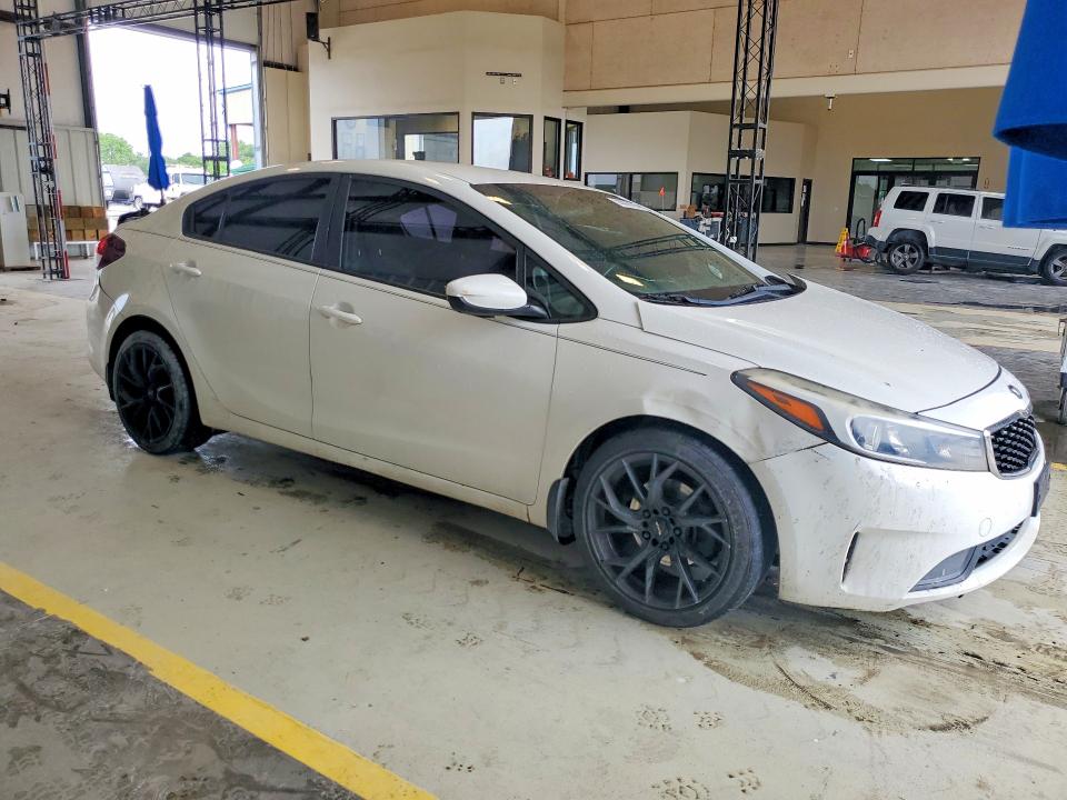 55039126 :رقم المزاد ، 3KPFK4A73HE041216 vin ، 2017 Kia Forte مزاد بيع