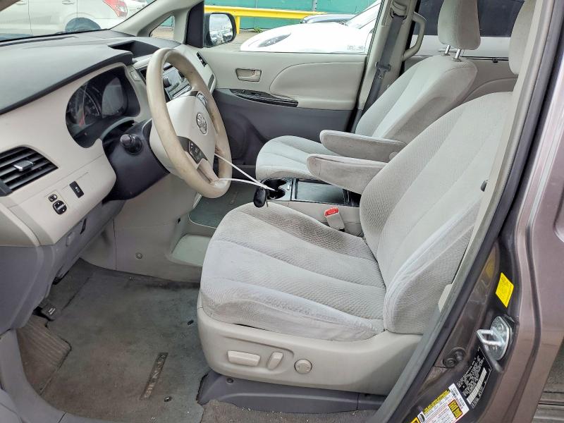 2011 Toyota Sienna მანქანა იყიდება აუქციონზე, vin: 5TDKK3DC3BS033986, აუქციონის ნომერი: 54200036