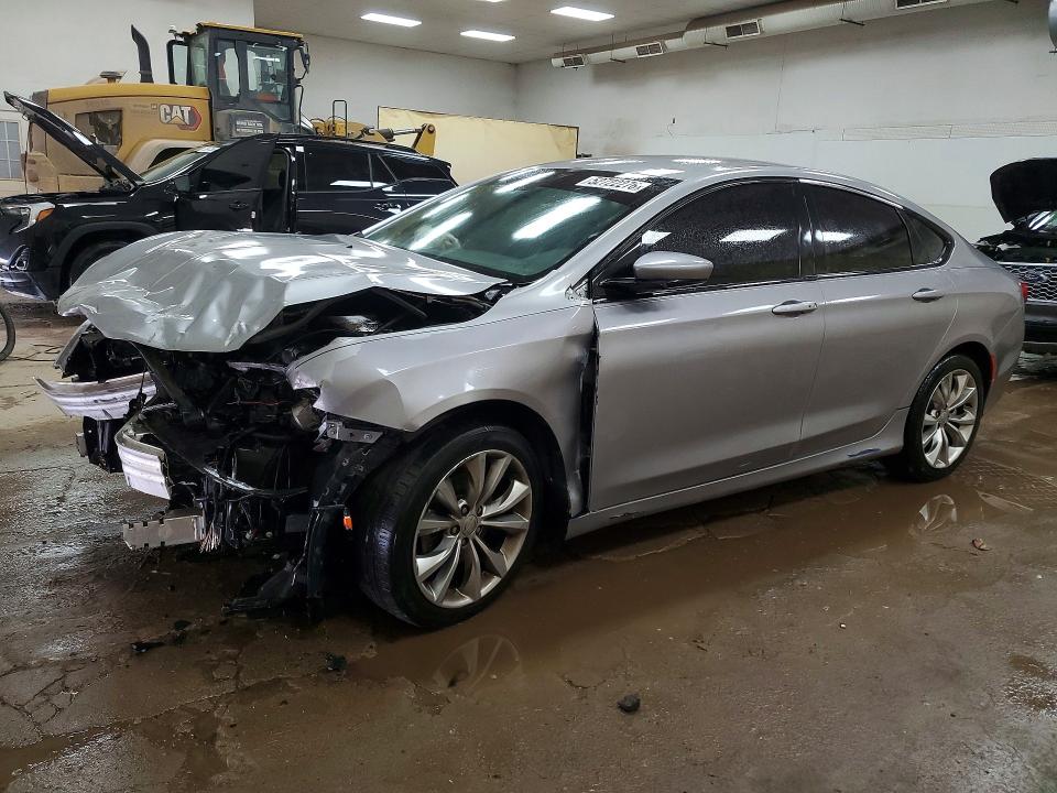 Auction sale of the 2015 Chrysler 200, vin: 1C3CCCBG9FN702253, lot number: 52722276