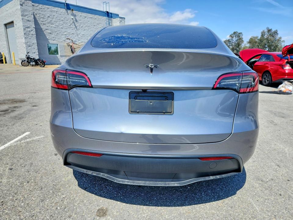 52432376 :رقم المزاد ، 7SAYGDED7SF313233 vin ، 2025 Tesla Model Y مزاد بيع