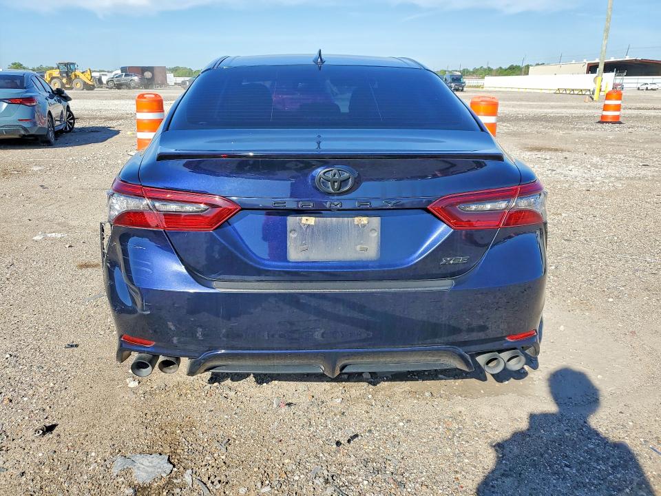 2022 Toyota Camry მანქანა იყიდება აუქციონზე, vin: 4T1K61AK9NU710944, აუქციონის ნომერი: 51657906