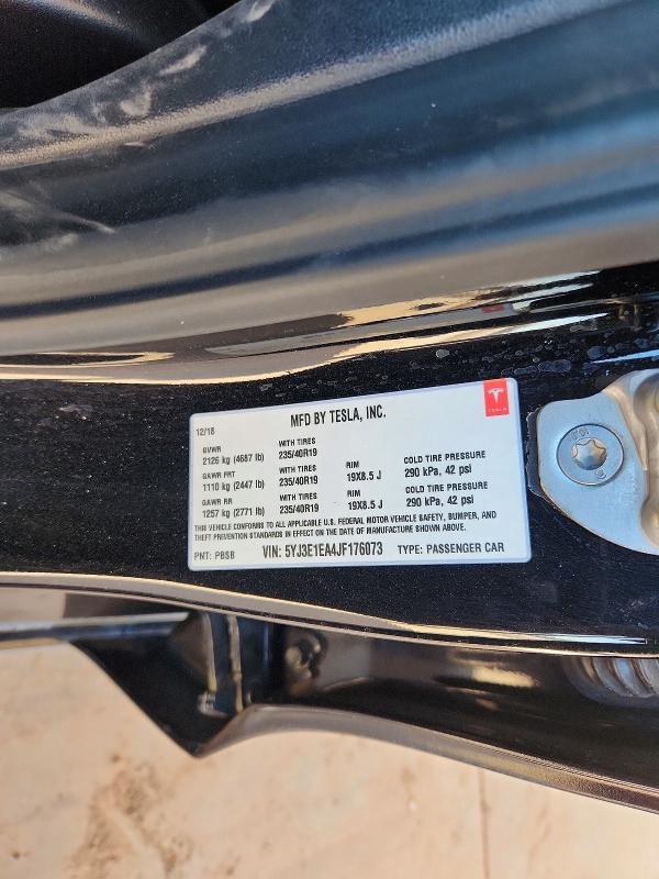 54718656 :رقم المزاد ، 5YJ3E1EA4JF176073 vin ، 2018 Tesla Model 3 مزاد بيع