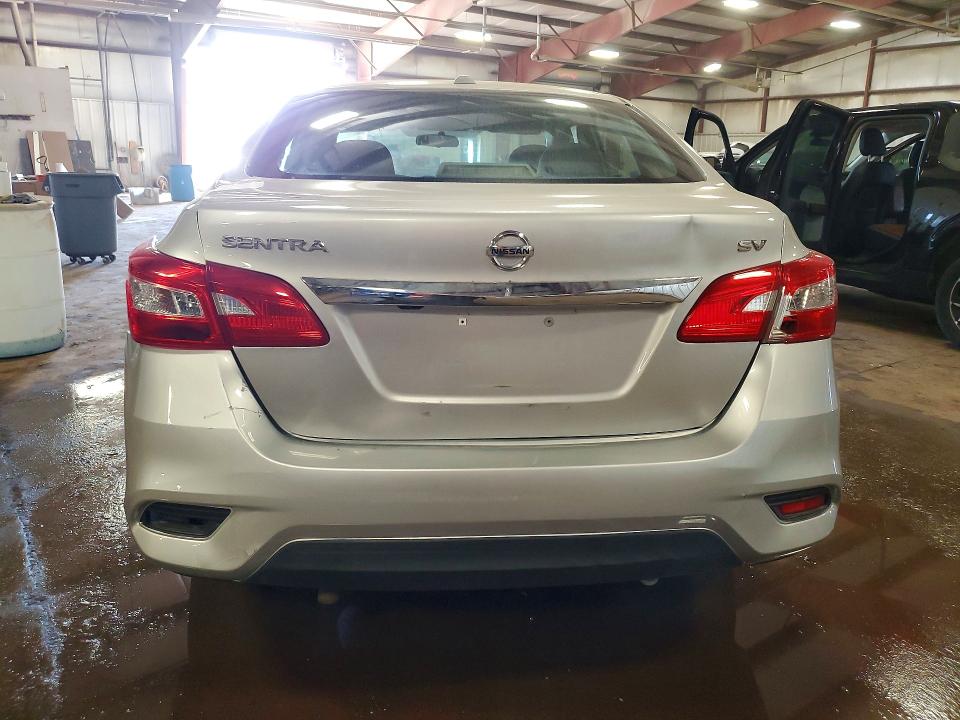 53126936 :رقم المزاد ، 3N1AB7AP1JY284087 vin ، 2018 Nissan Sentra مزاد بيع