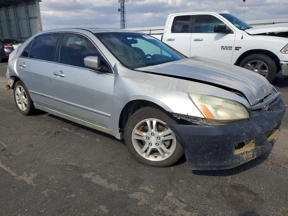 52421236 :رقم المزاد ، 1HGCM56837A199529 vin ، 2007 Honda Accord مزاد بيع